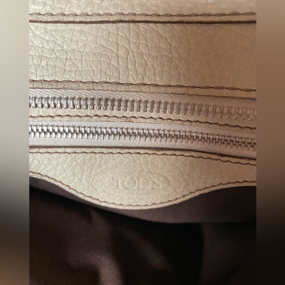 Vintage Tod’s Leather Handbag - Picture 9 of 16